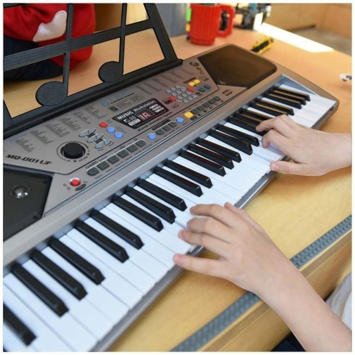 Orga electronica MQ-001UF, 61 clape, 100 ritmuri, 100 tonuri, 10 melodii demo, USB, Radio FM, MP3, Afisaj LCD, microfon inclus